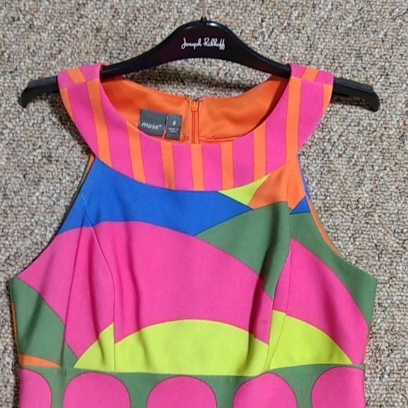 Fun dress! - Picture 2 of 3